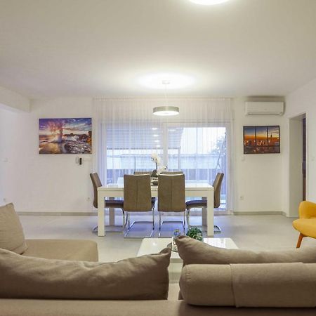 Villa Castelli, Apartment With Pool, Kastela Luaran gambar