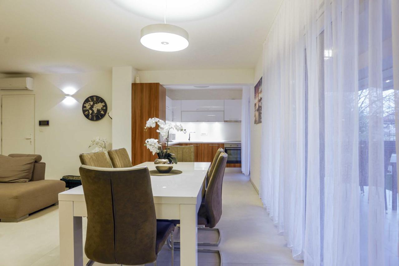 Villa Castelli, Apartment With Pool, Kastela Luaran gambar