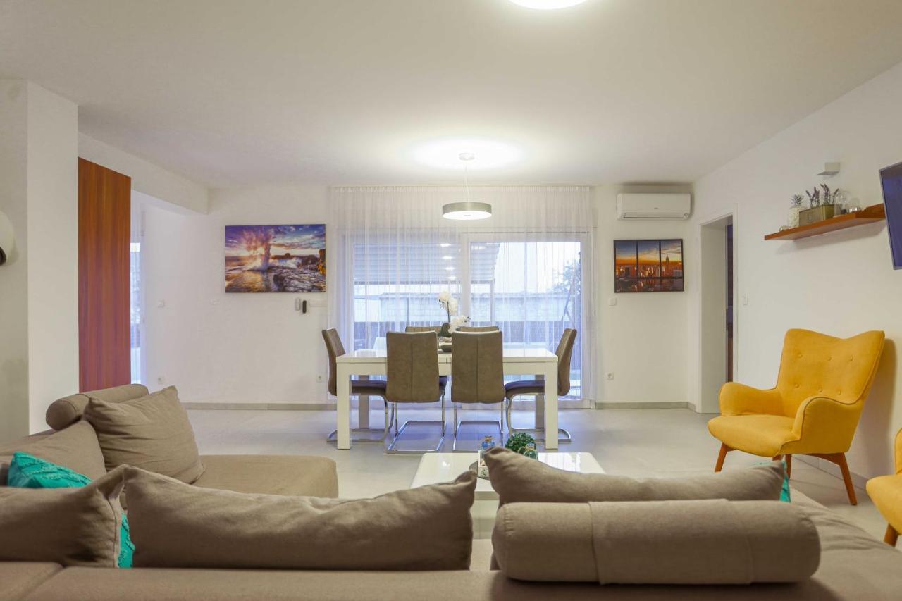 Villa Castelli, Apartment With Pool, Kastela Luaran gambar